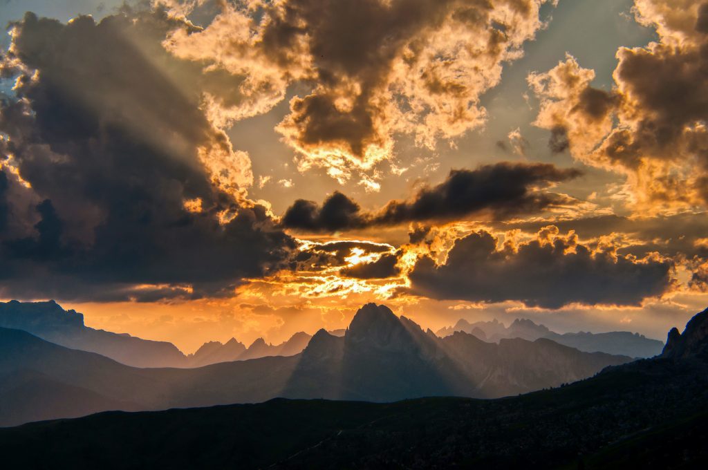 Crepuscular-rays-of-sunlight,-Dolomites---Dolomiti,-the-Alps,-Italy,-Europe-(2)